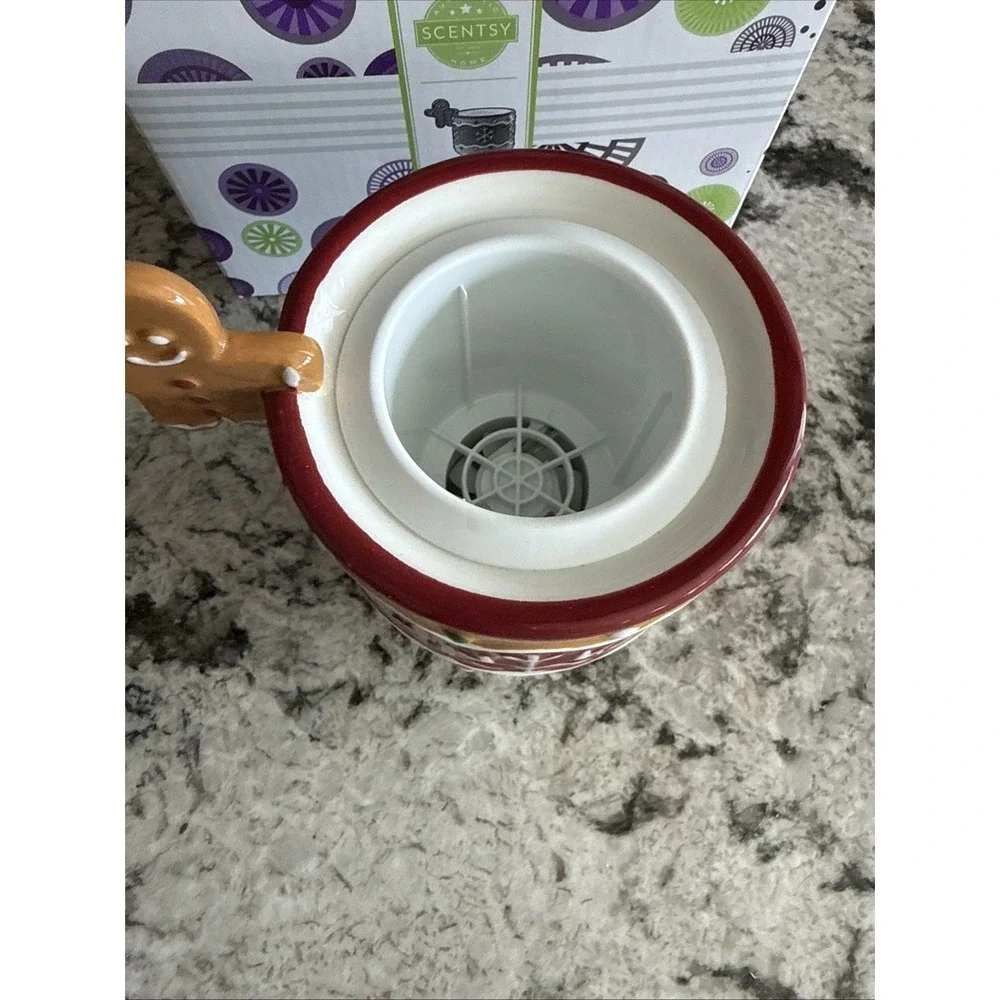 SCENTSY Gingerbread Man  Tabletop Fan Diffuser Excellent Condition